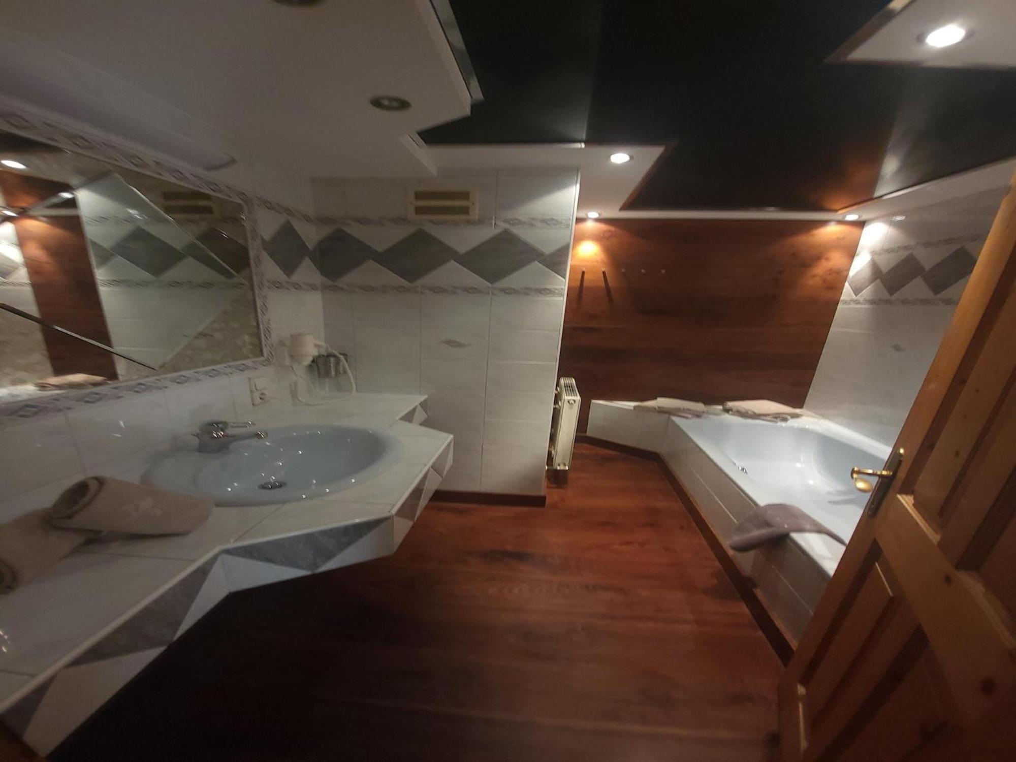 Apartment In Neukirchen With A Balcony Neukirchen am Grossvenediger Ngoại thất bức ảnh